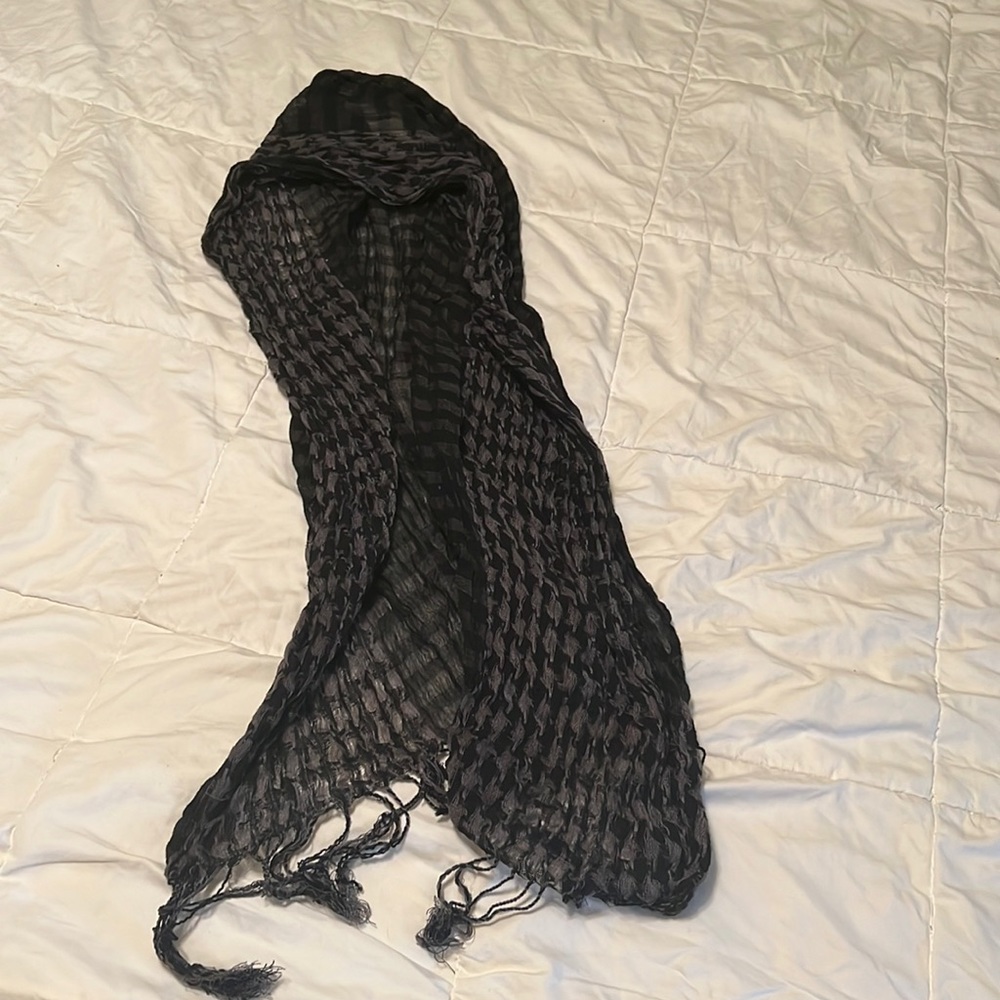 Black and gray scarf